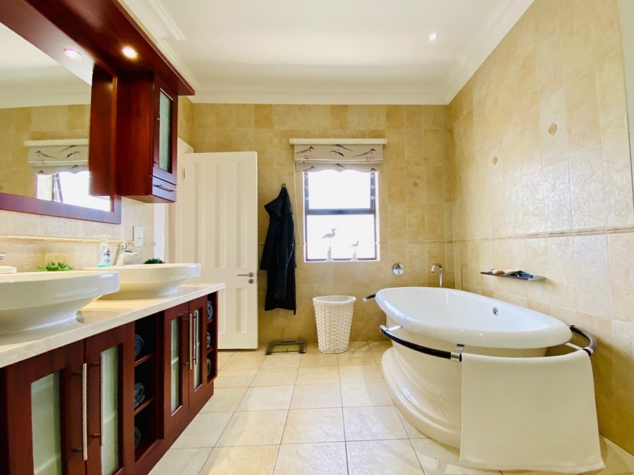 3 Bedroom Property for Sale in Country Club Western Cape